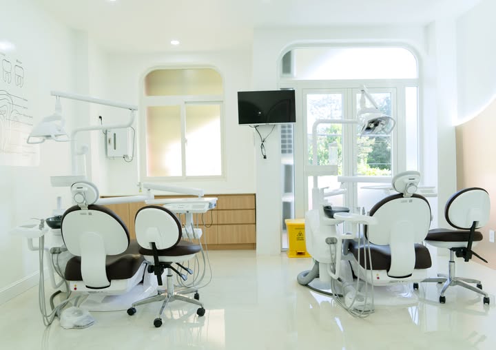 Nha khoa AMi Phan Thiết cần tuyển: 02 PHỤ TÁ