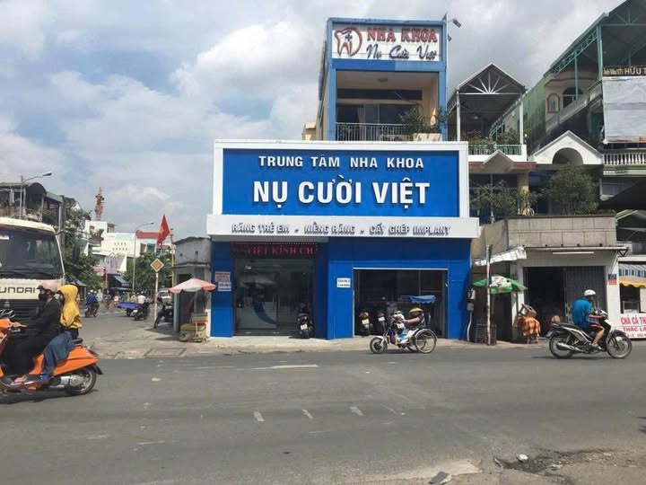 Nha khoa Nụ Cười Việt Gò Vấp cần tuyển: - 2 bác sĩ Răng Hàm Mặt toàn thời gian hoặc bán thời gian