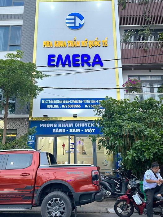 Nha khoa thẩm mỹ Emera tại Nha Trang cần tuyển:  01 điều trị, tay nghề cứng 