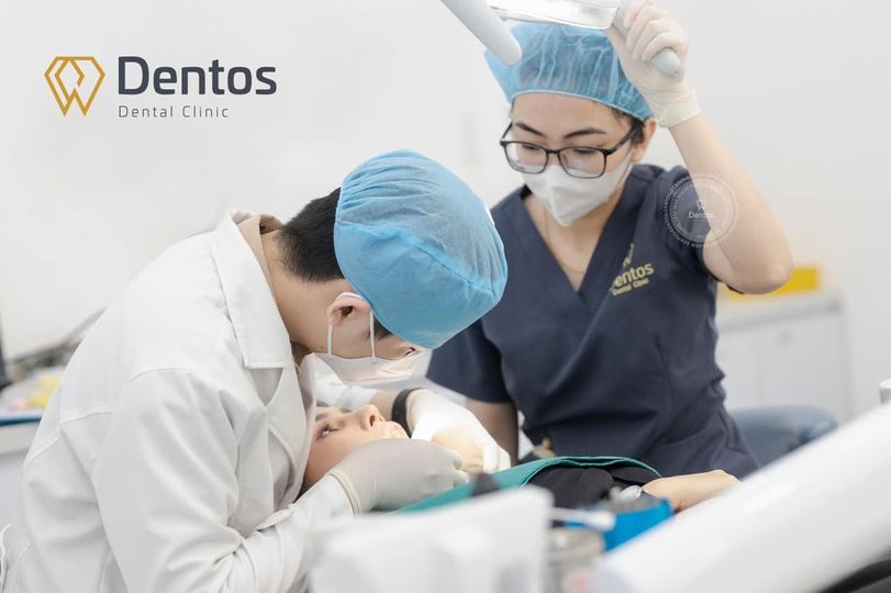 NHA KHOA DENTOS TUYỂN DỤNG: 03 PHỤ TÁ (ưu tiên có kinh nghiệm phụ mảng thẩm mỹ sứ) 02 LỄ TÂN