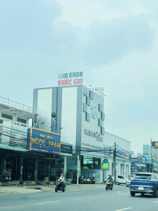  mình cần tuyển 02 Bác sĩ răng hàm mặt 01 Y Sĩ  răng hàm mặt. 02 phụ tá nha khoa.