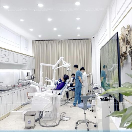 Nha Khoa Phong Thuỷ -  Hoài Thương 𝐐𝐔𝐀̣̂𝐍 𝟓 - 𝐂𝐇𝐈𝐄̂𝐔 𝐌𝐎̣̂ 𝐍𝐇𝐀̂𝐍 𝐓𝐀̀𝐈, 