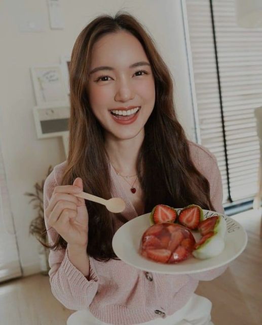 Cần tuyển 2 phụ tá nữ Yêu cầu Cao 1m55 trở lên Siêng năng, gọn gàng, sạch sẽ