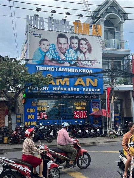 CẦN TUYỂN DỤNG : 3 NỮ LỄ TÂN CHĂM SÓC KHÁCH HÀNG