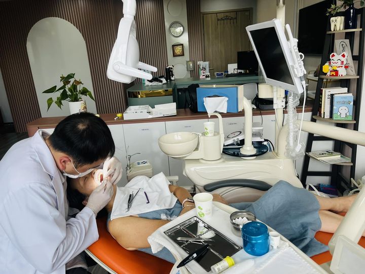 Phòng Khám nha khoa Dr. Hà cần tuyển:  - Bác sĩ/ Y sĩ đứng ghế : 01 - Phụ tá : 01 - Lễ tân: 01