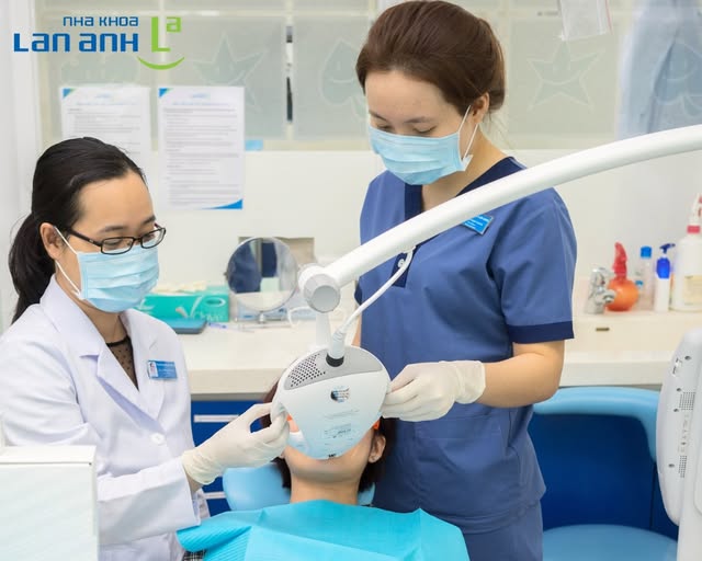 NHA KHOA LAN ANH TUYỂN TRỢ THỦ 