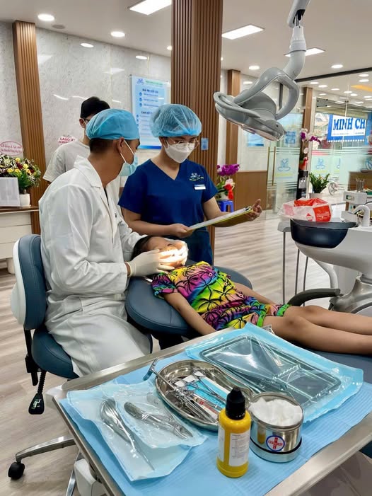 TUYỂN DỤNG các vị trí sau: - Teleseale. - Lễ tân nha khoa. -YSRHM. - Điều dưỡng. -BÁC SĨ ĐIỀU TRỊ.