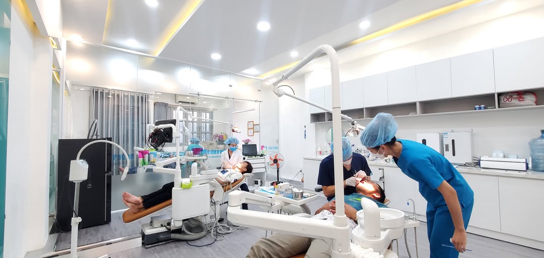 Nha khoa Tiên Phong quận tân phú cần tuyển : 2 phụ tá cứng nghề đi làm ngay .