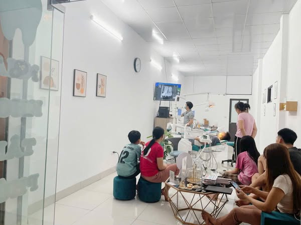 Tuyển dụng: Y Sỹ / Điều Dưỡng Nha Khoa / KTV làm full or part time.