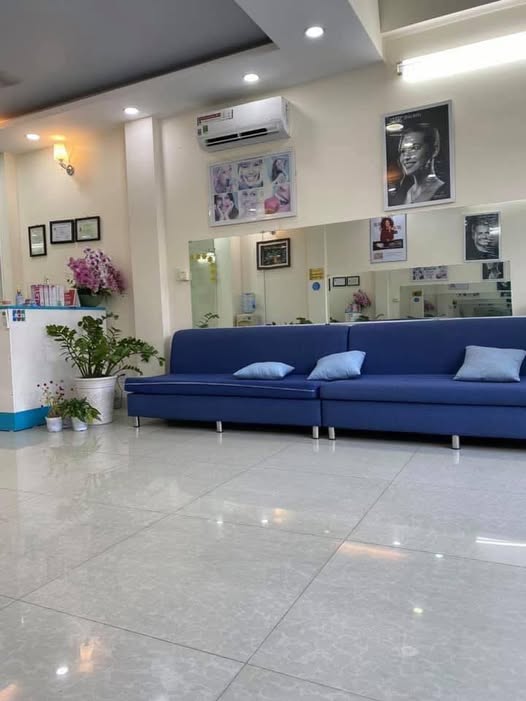 Nha Khoa Tuyết Chinh cần tuyển TIẾP TÂN NHA KHOA 