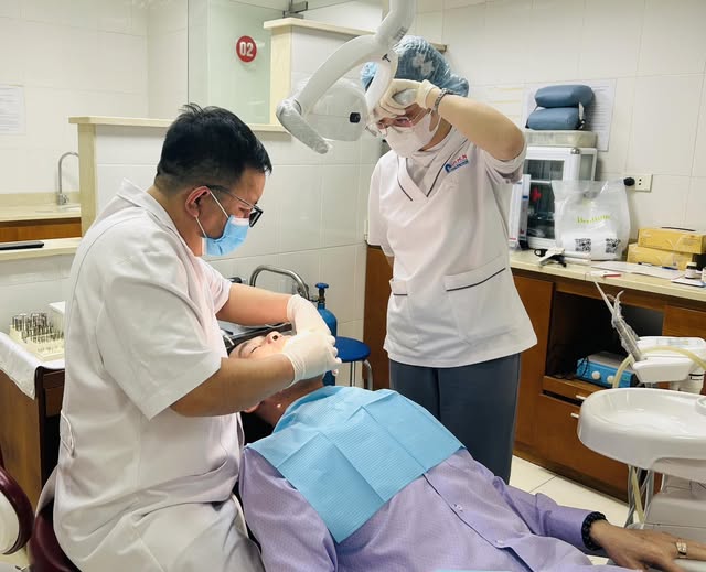 NHA KHOA SÀI GÒN H.N TUYỂN DỤNG  TRỢ THỦ NHA KHOA