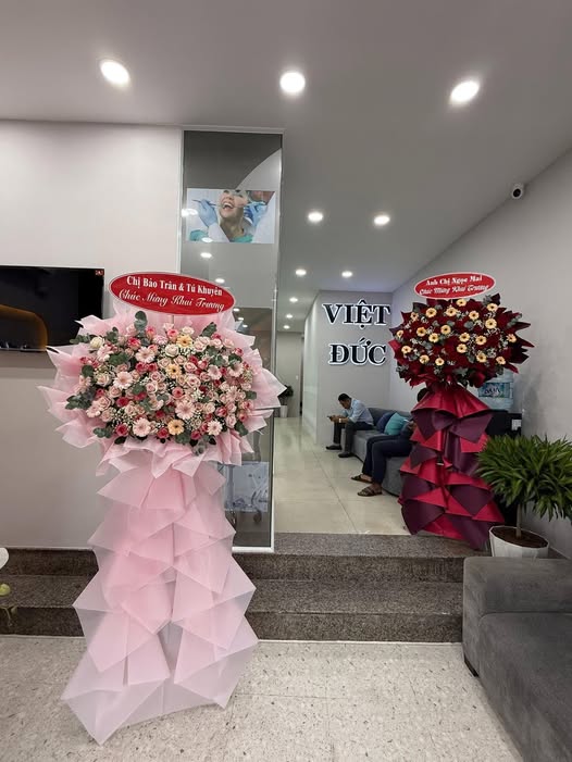 NHA KHOA VIỆT ĐỨC cần tuyển.. - Phụ tá &amp; lễ tân