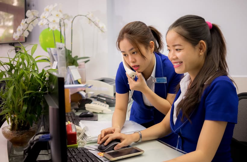 NHA KHOA LAN ANH TUYỂN TIẾP TÂN