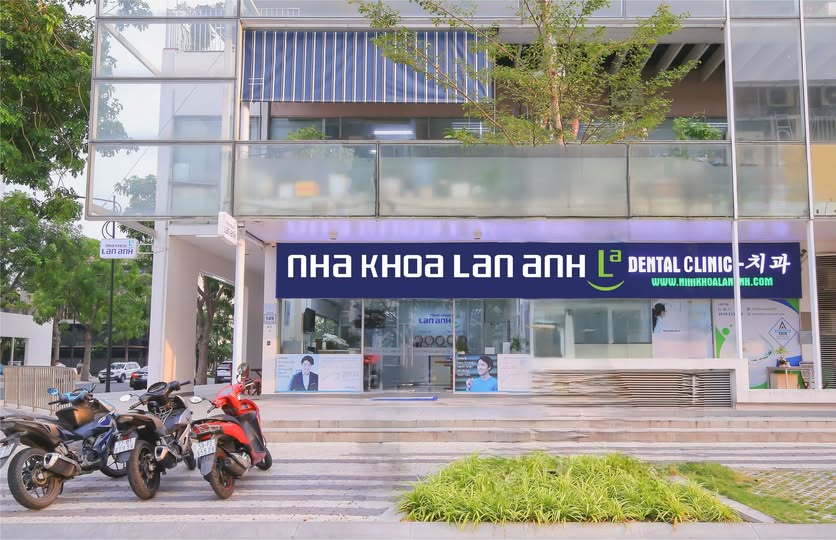NHA KHOA LAN ANH PHÚ MỸ HƯNG TUYỂN TIẾP TÂN