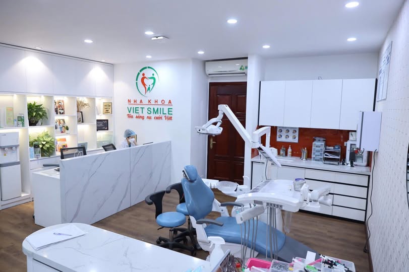 NHA KHOA VIET SMILE cần tuyển: • 5 Bác sĩ tổng quát định hướng chỉnh nha.